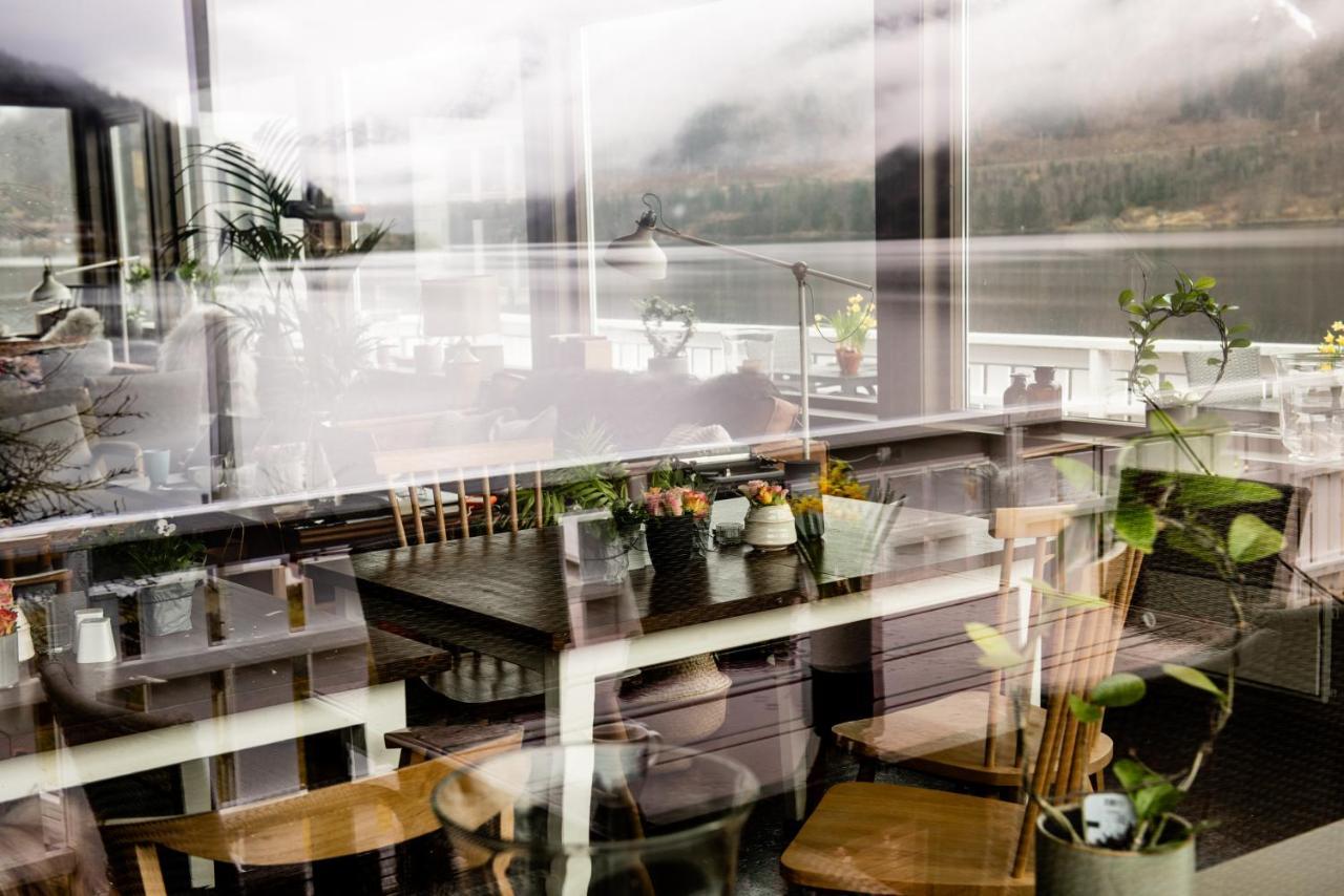 Fjaerland Fjordstove Hotell - Huseby Hotelldrift As Exterior photo