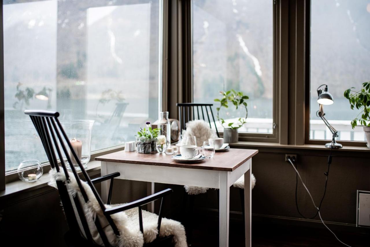 Fjaerland Fjordstove Hotell - Huseby Hotelldrift As Exterior photo
