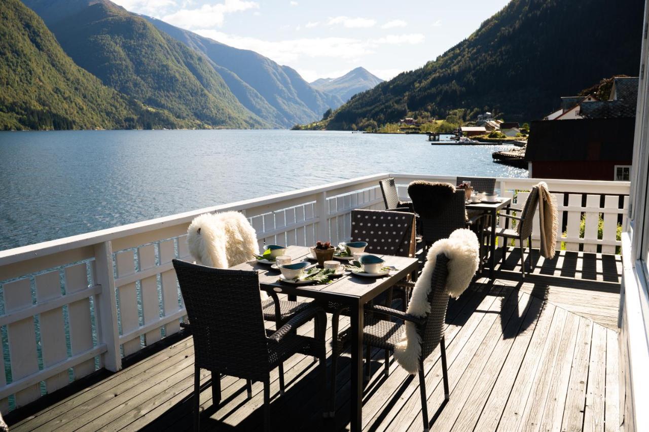 Fjaerland Fjordstove Hotell - Huseby Hotelldrift As Exterior photo