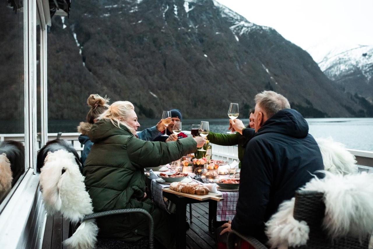 Fjaerland Fjordstove Hotell - Huseby Hotelldrift As Exterior photo